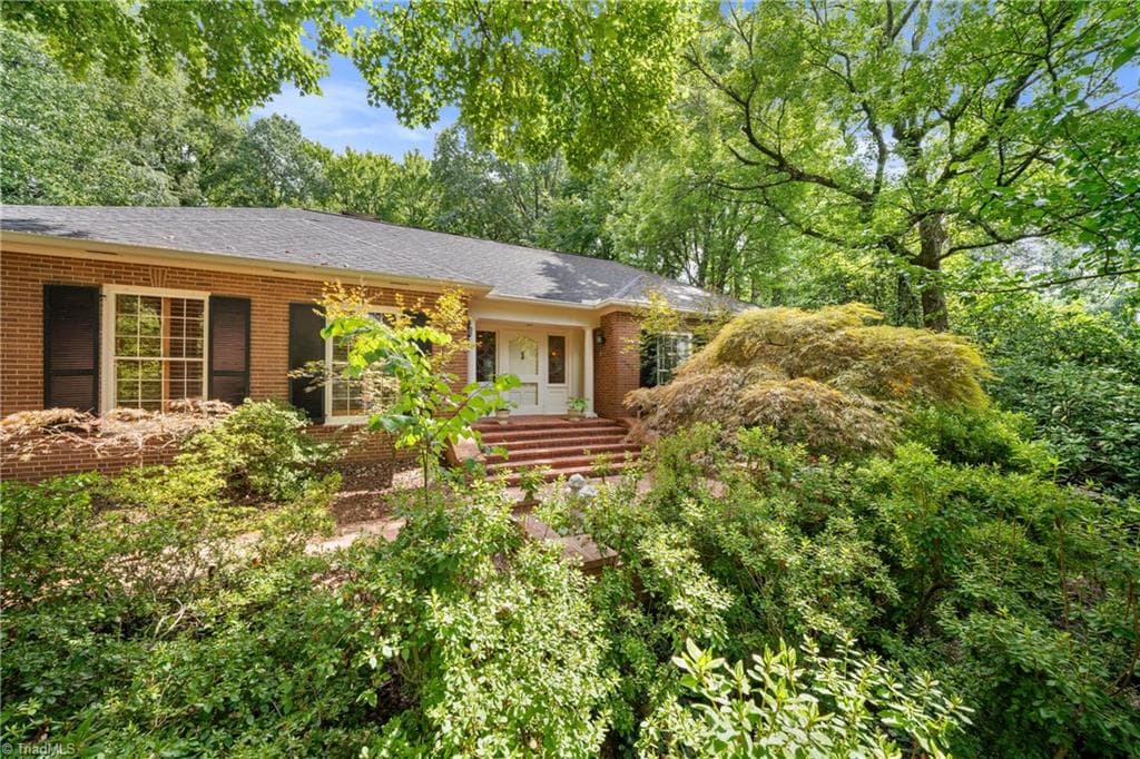 2822 Lazy Lane, Winston-Salem NC 27106