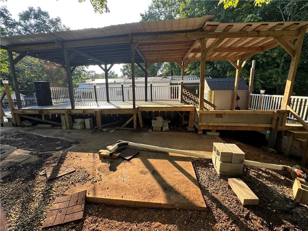 Resort at 110 Pier Avenue, New London NC 28127, photo 10 of 37