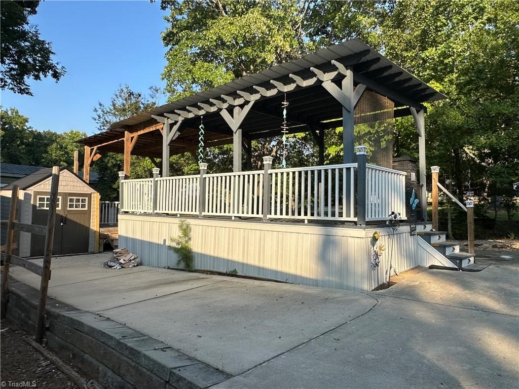 Resort at 110 Pier Avenue, New London NC 28127, photo 14 of 37