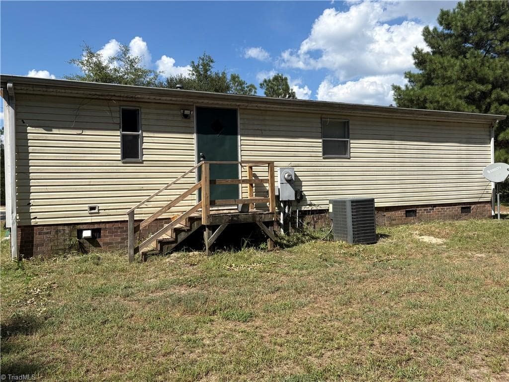 Manufactured Home at 212 Cammie Drive, Candor NC 27229, photo 2 of 21