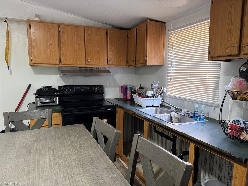 Manufactured Home at 212 Cammie Drive, Candor NC 27229, photo 11 of 21
