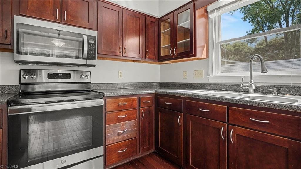 Stick/Site Built at 4123 Silver Fox Court, High Point NC 27265, photo 10 of 35