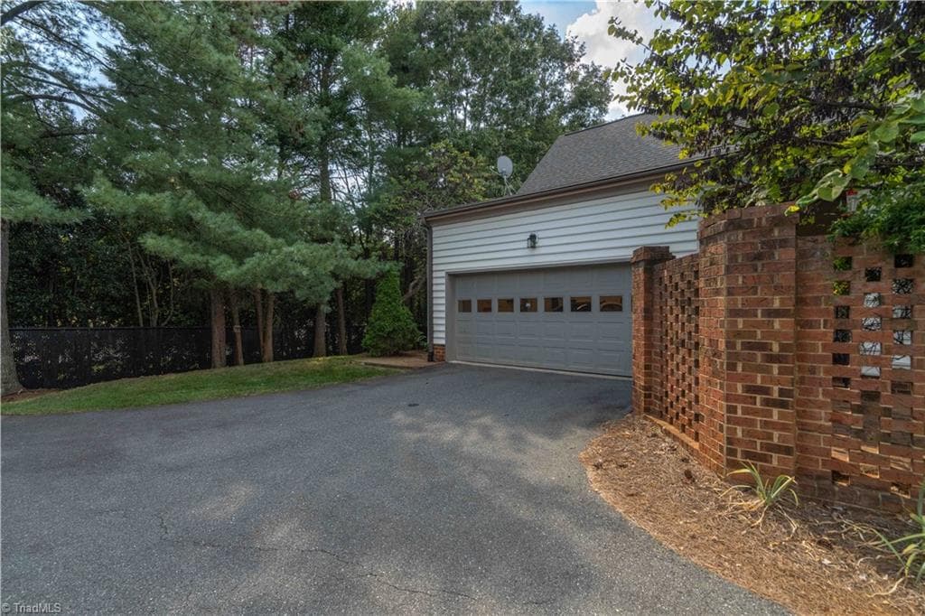 Stick/Site Built at 185 Westhaven Circle, Winston-Salem NC 27104, Winston-Salem, photo 5 of 50