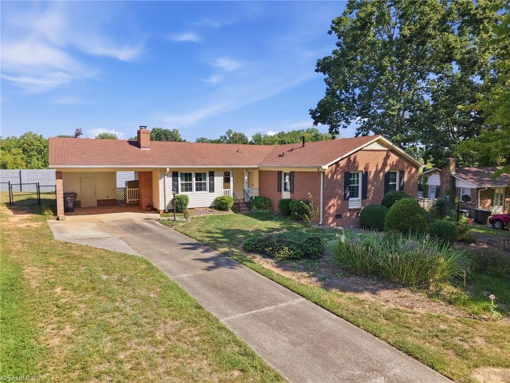 16 Saint Martin Place, Greensboro NC 27455