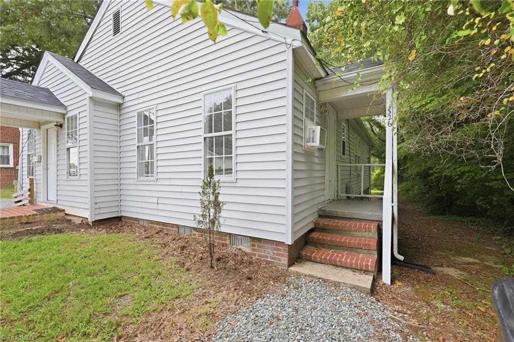 Duplex at 324 W Kime Street, Burlington NC 27215, Burlington, photo 3 of 38