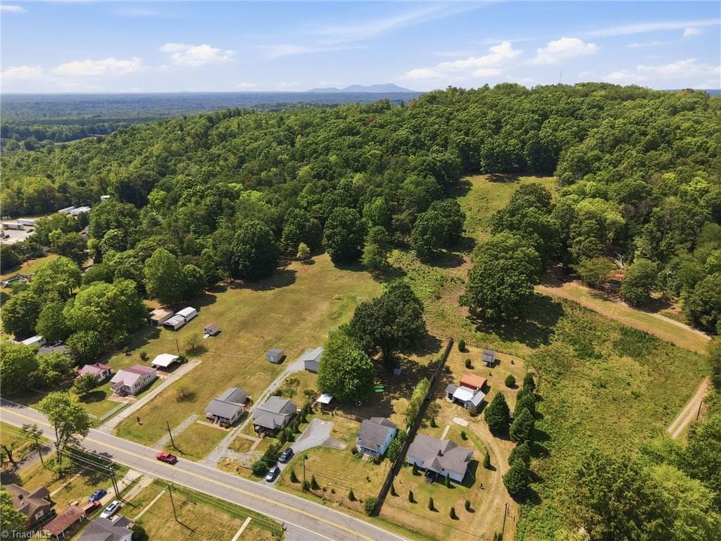 Stick/Site Built at 122 Turner Road, Mayodan NC 27027, photo 4 of 33