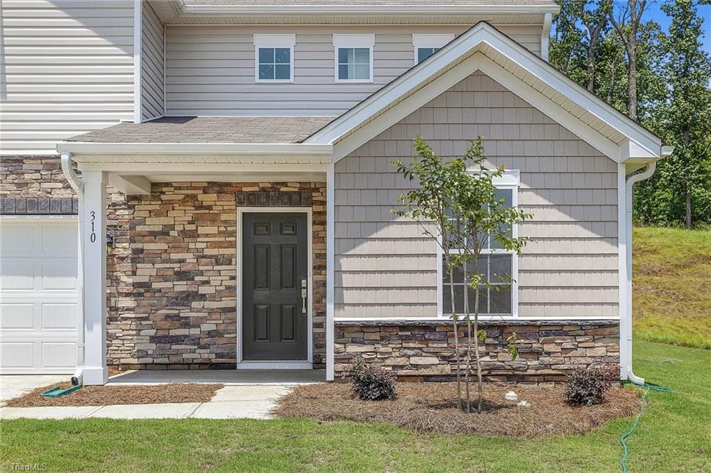 Stick/Site Built at 1 Blue Quail Drive, Kernersville NC 27284, photo 5 of 36