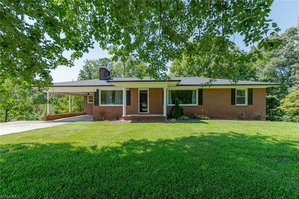 1719 E Center Street Extension, Lexington NC 27292