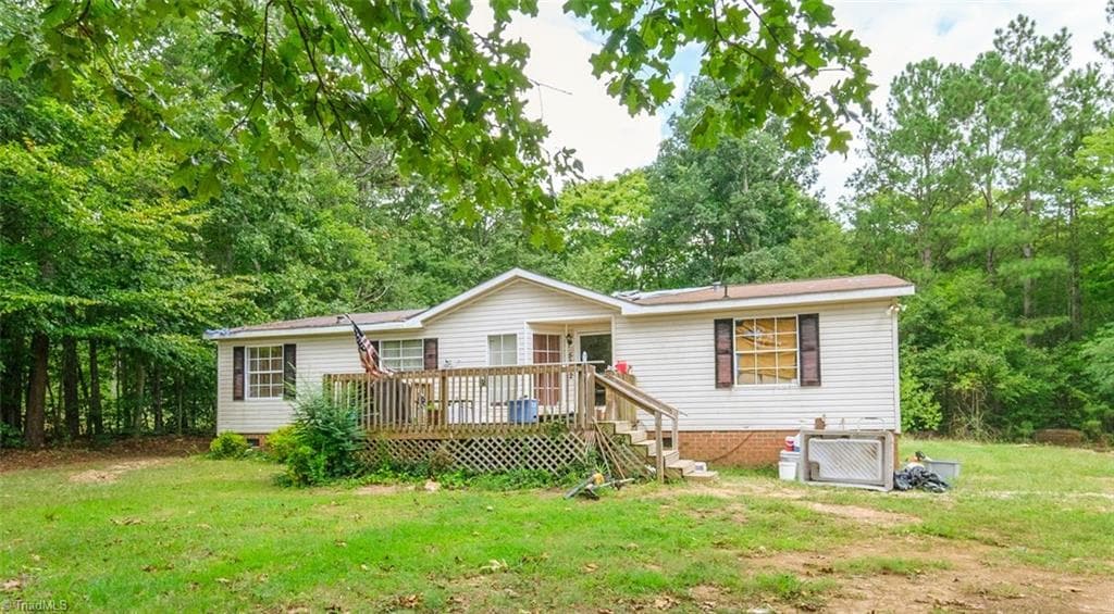 Manufactured Home at 5102 Waynick Meadow Road, Asheboro NC 27205, photo 2 of 12