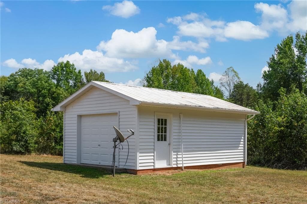 Stick/Site Built at 802 Strawberry Road, Reidsville NC 27320, photo 9 of 46