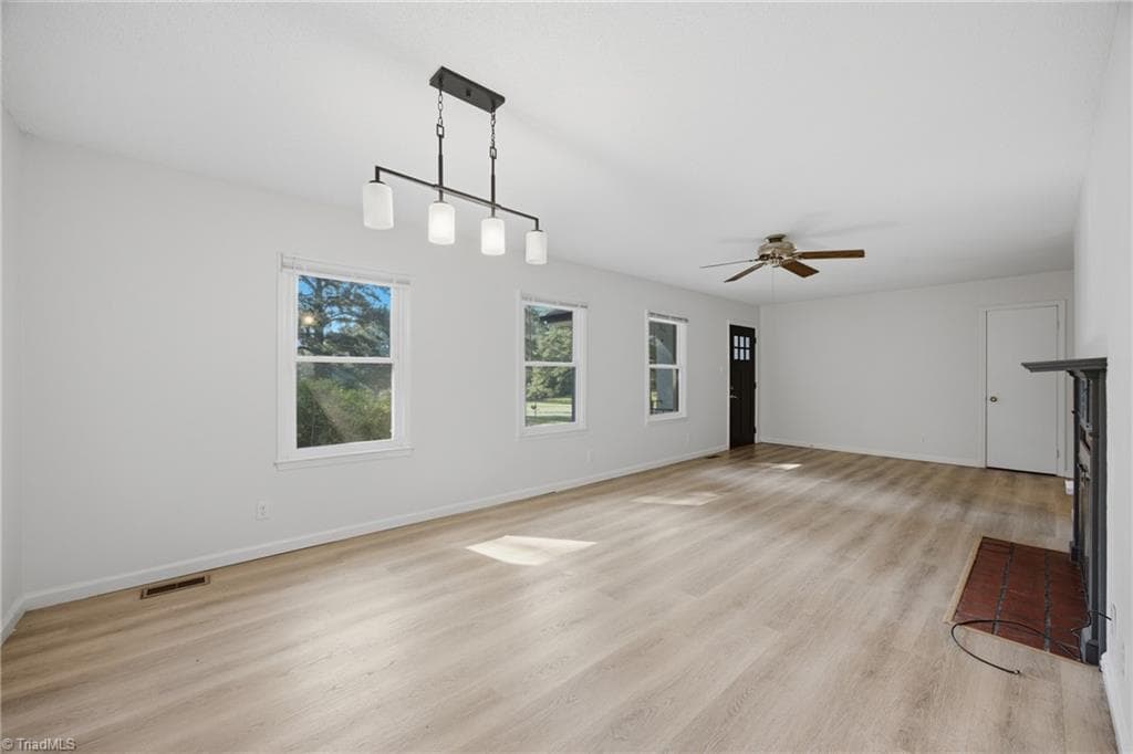 Stick/Site Built at 737 Lakeview Drive, Henderson NC 27536, photo 6 of 17