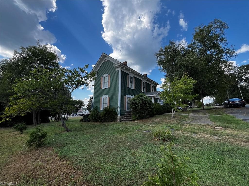Stick/Site Built at 207 Summit Street, Walnut Cove NC 27052, photo 2 of 24