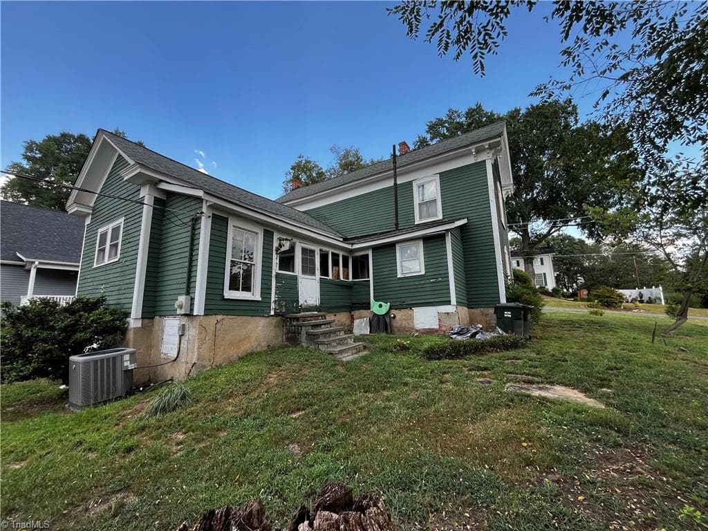 Stick/Site Built at 207 Summit Street, Walnut Cove NC 27052, photo 3 of 24