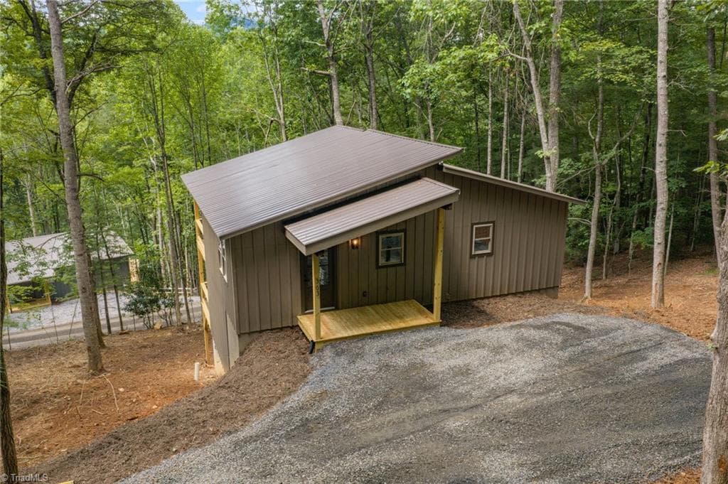 Stick/Site Built at 363 Switchback Lane, West Jefferson NC 28694, photo 33 of 41