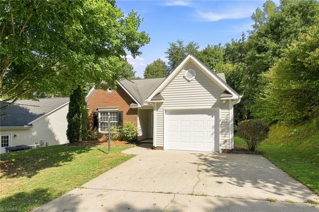 Stick/Site Built at 5117 Oakhurst Park Court, Kernersville NC 27284, Kernersville, photo 3 of 30