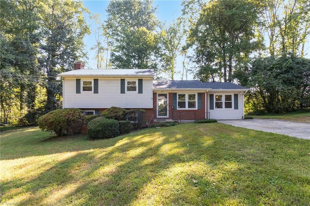 201 Wedgewood Drive, Jamestown NC 27282