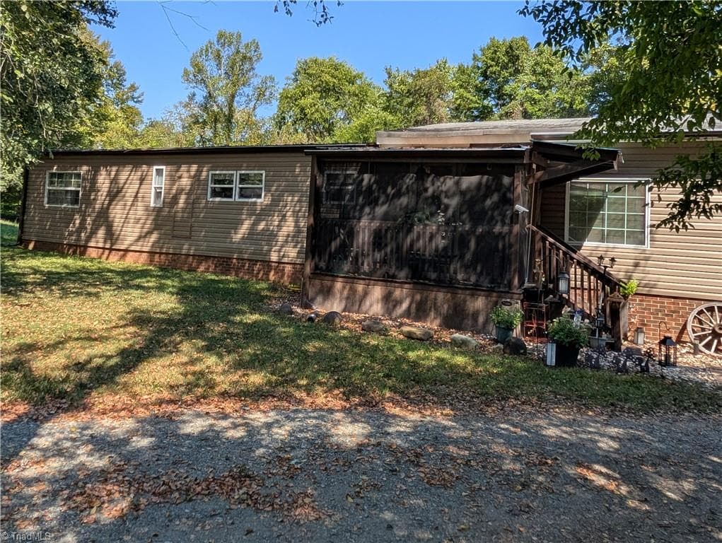 Manufactured Home at 661 Eden Road, Stoneville NC 27048, photo 2 of 32