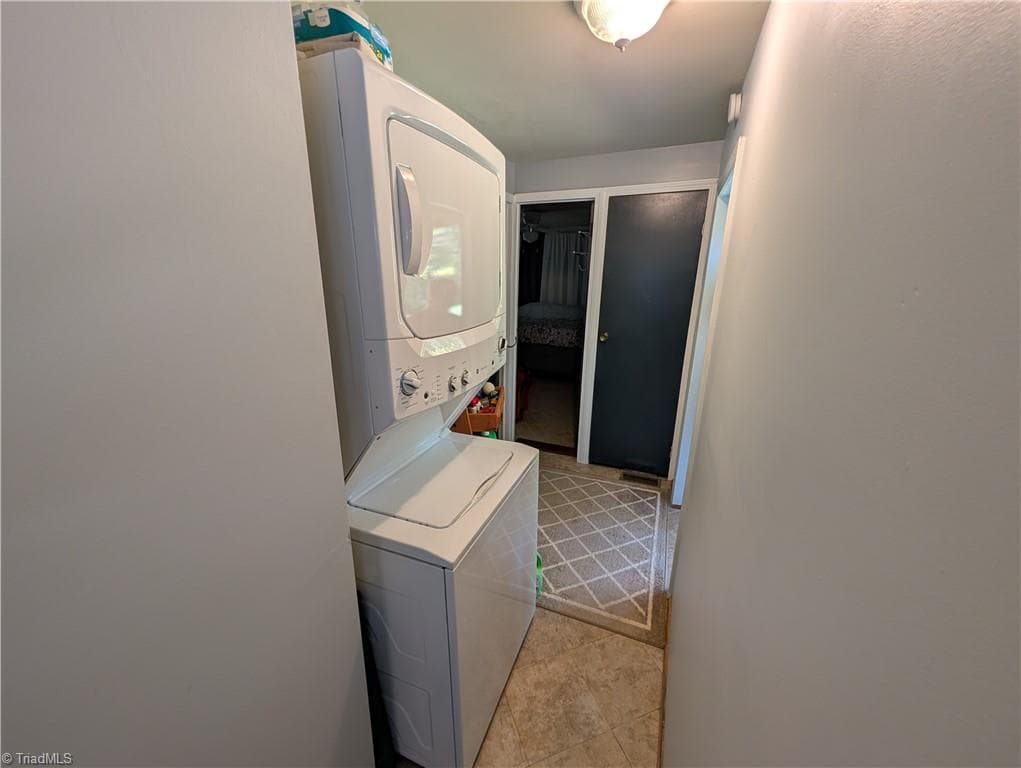 Manufactured Home at 661 Eden Road, Stoneville NC 27048, photo 15 of 32