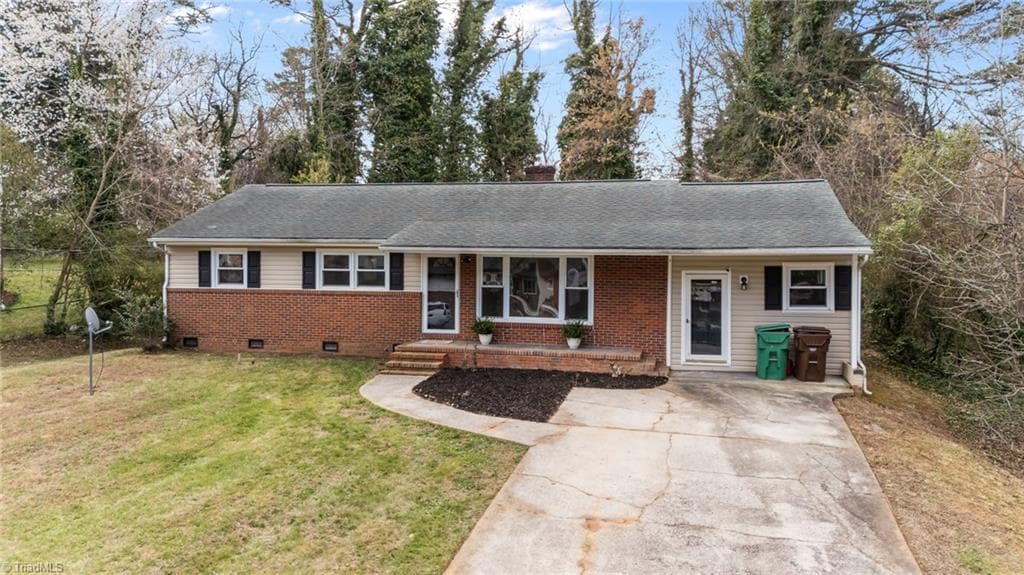 Stick/Site Built at 1108 Dartmouth Avenue, High Point NC 27260, photo 3 of 35