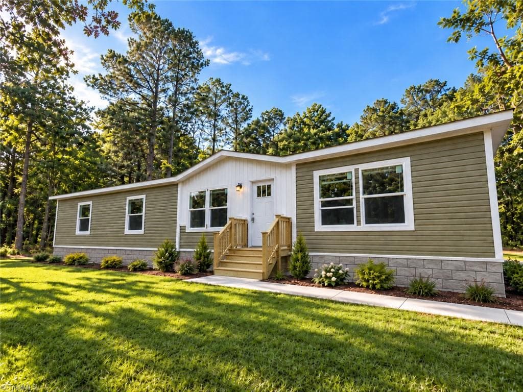 569 Colonial Landing Road SE, Bolivia NC 28422