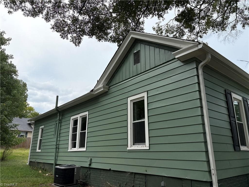 Stick/Site Built at 512 Glovenia Street, Eden NC 27288, Eden, photo 5 of 26