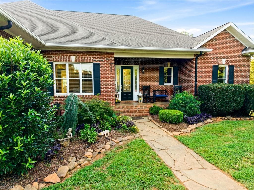 Stick/Site Built at 2985 Bradshaw Road, Mooresville NC 28115, Mooresville, photo 7 of 50