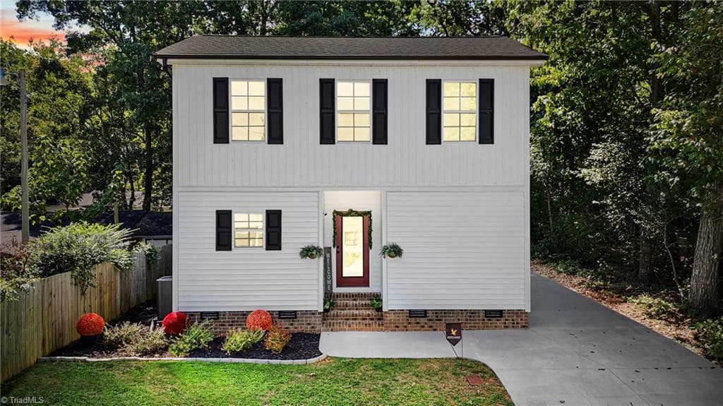 Stick/Site Built at 444 S Shore Drive, Lexington NC 27292, photo 2 of 33