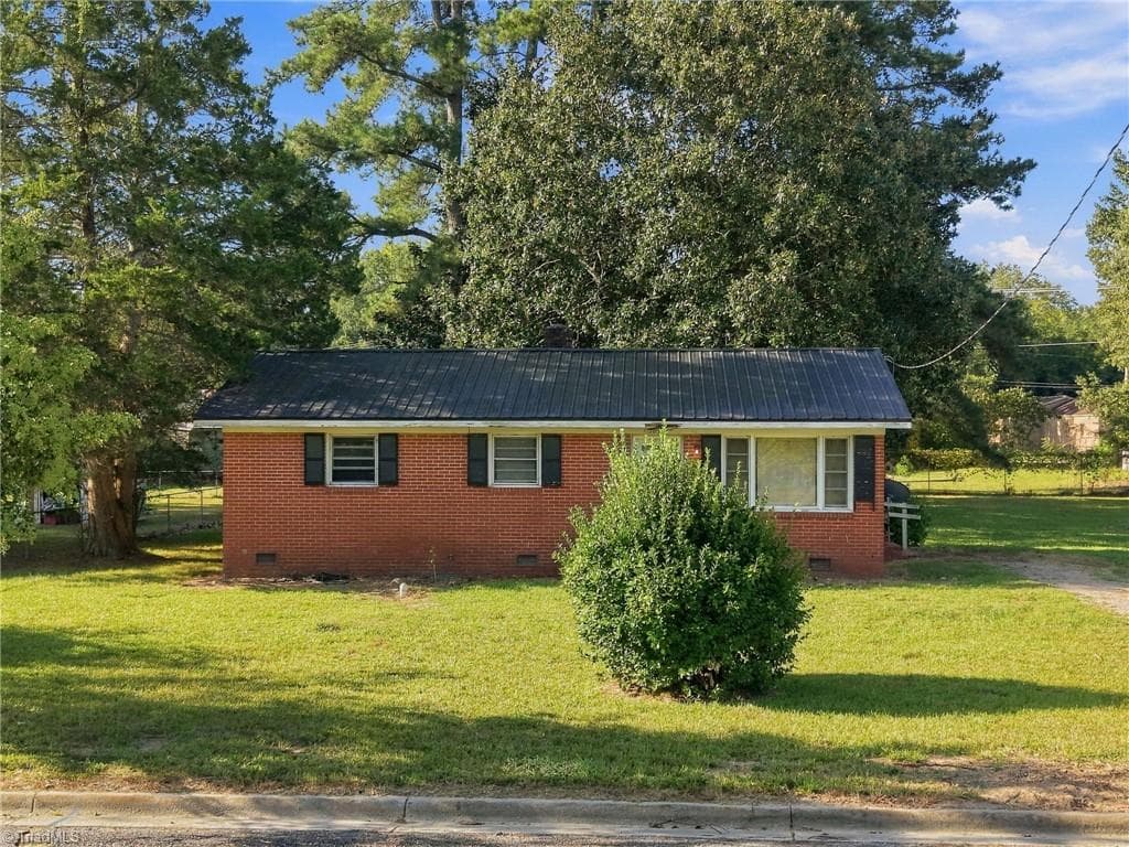Stick/Site Built at 302 E 17th Street, Scotland Neck NC 27874, photo 2 of 31