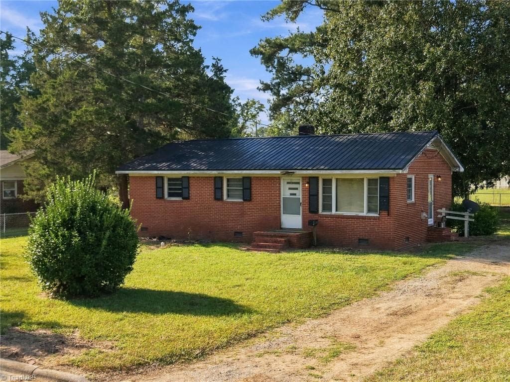 302 E 17th Street, Scotland Neck NC 27874