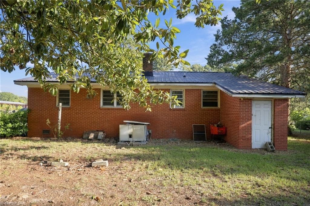 Stick/Site Built at 302 E 17th Street, Scotland Neck NC 27874, photo 4 of 31