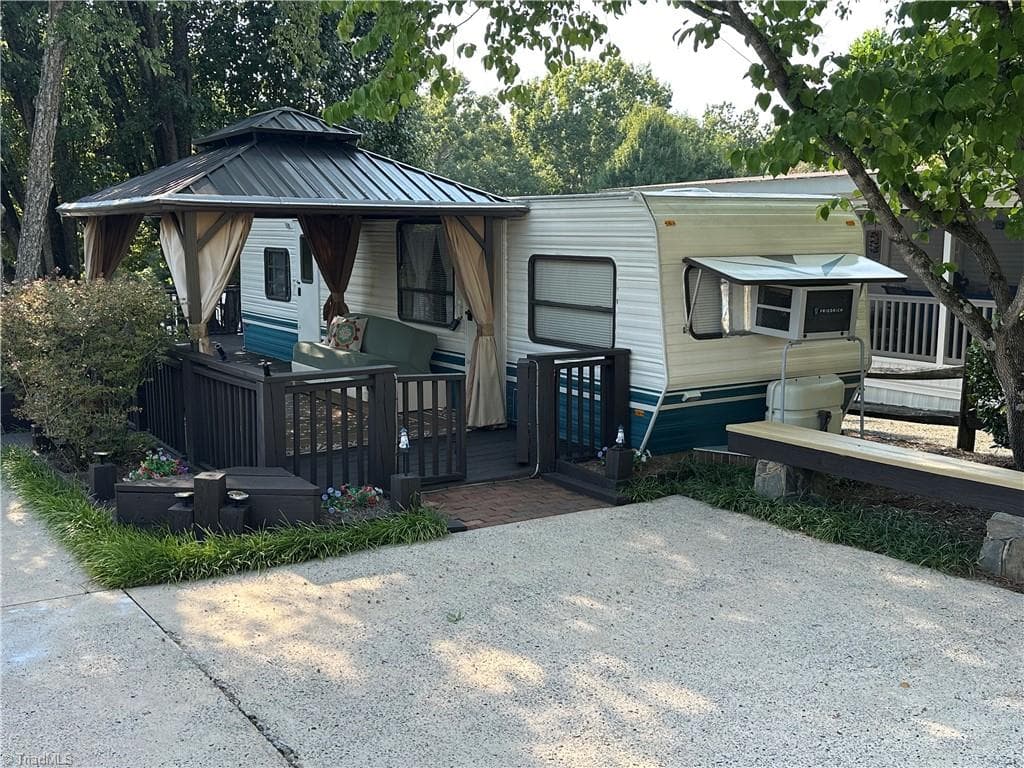 Manufactured Home at 142 Cardinal Drive, New London NC 28127, New London, photo 2 of 50