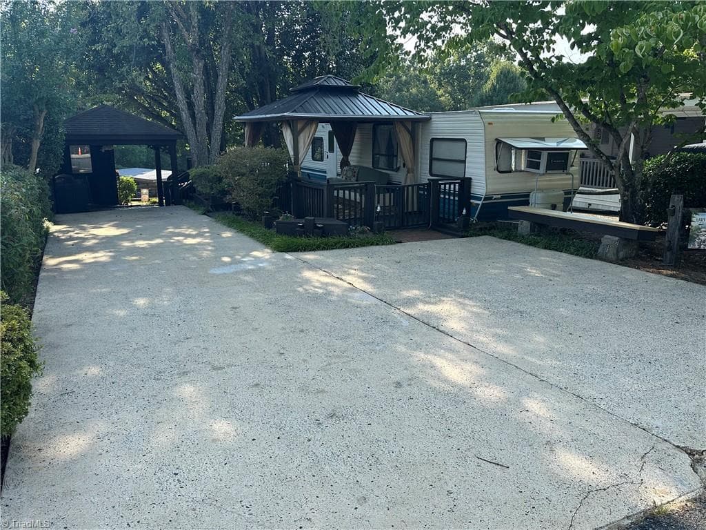 Manufactured Home at 142 Cardinal Drive, New London NC 28127, New London, photo 3 of 50