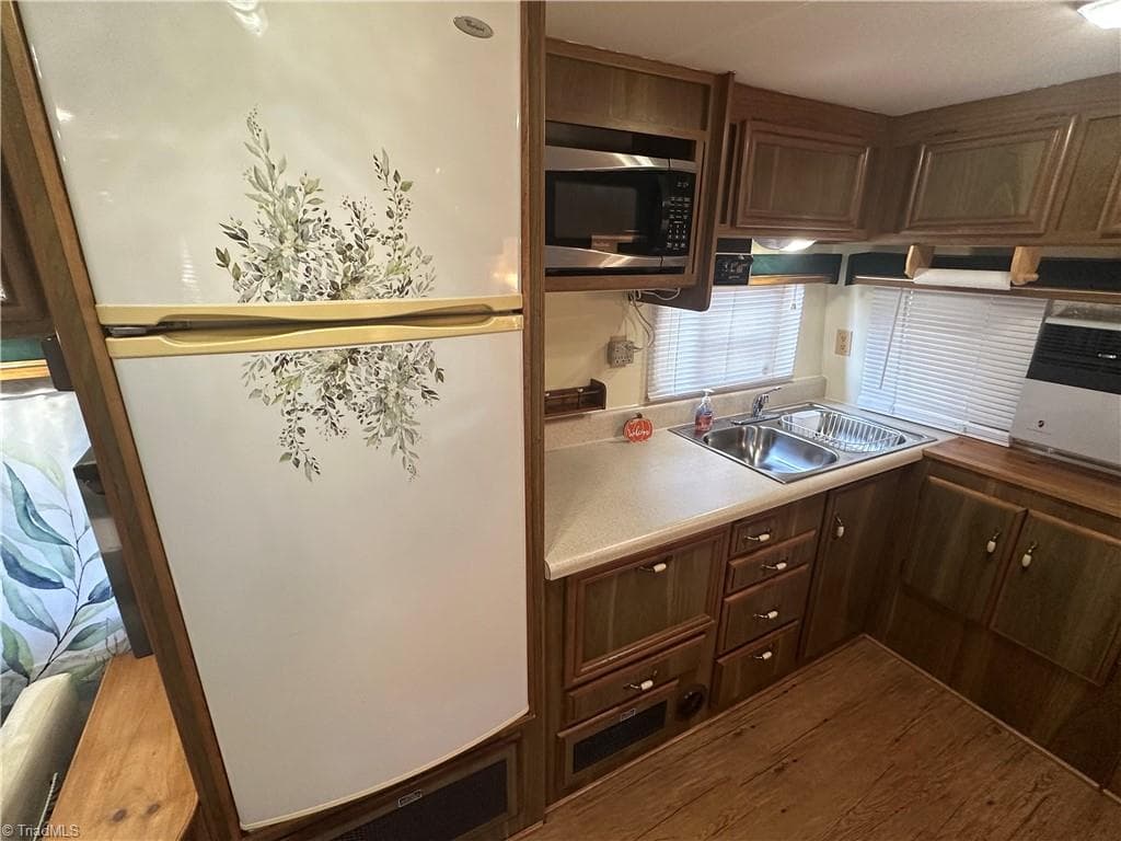 Manufactured Home at 142 Cardinal Drive, New London NC 28127, New London, photo 9 of 50