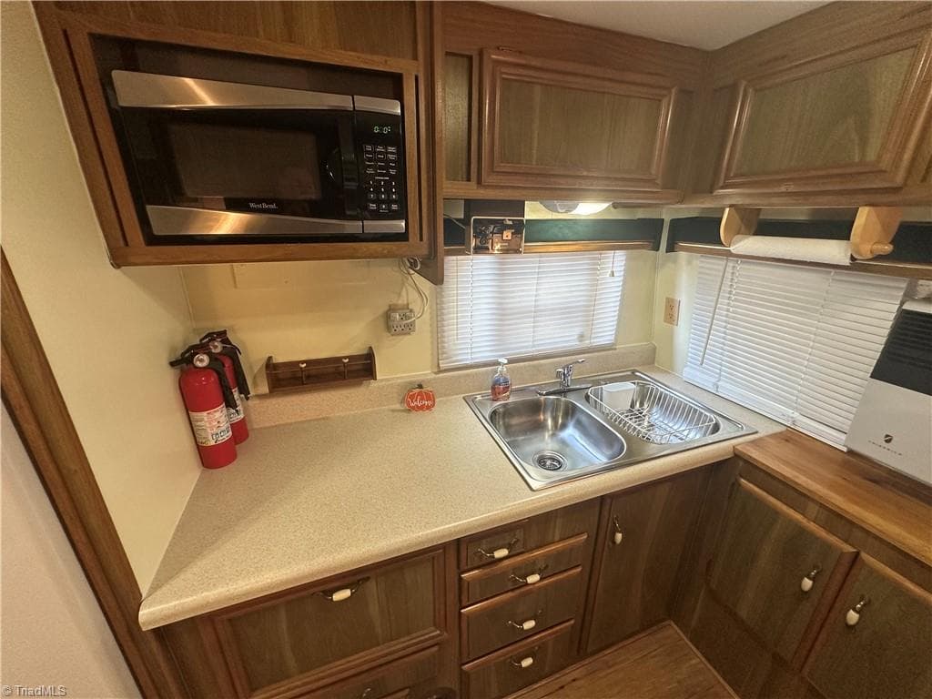 Manufactured Home at 142 Cardinal Drive, New London NC 28127, New London, photo 10 of 50