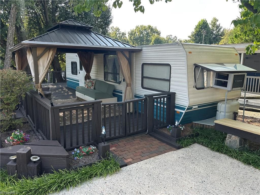 Manufactured Home at 142 Cardinal Drive, New London NC 28127, New London, photo 33 of 50