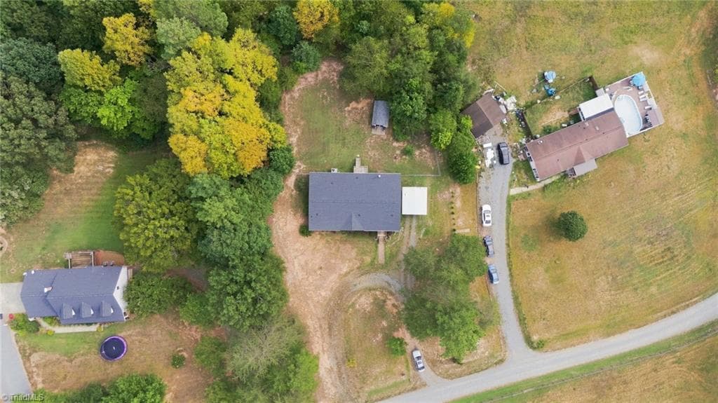 Manufactured Home at 1150 Nature Lane, Walnut Cove NC 27052, Walnut Cove, photo 7 of 26