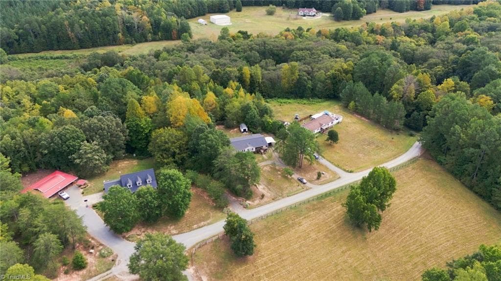 Manufactured Home at 1150 Nature Lane, Walnut Cove NC 27052, Walnut Cove, photo 8 of 26