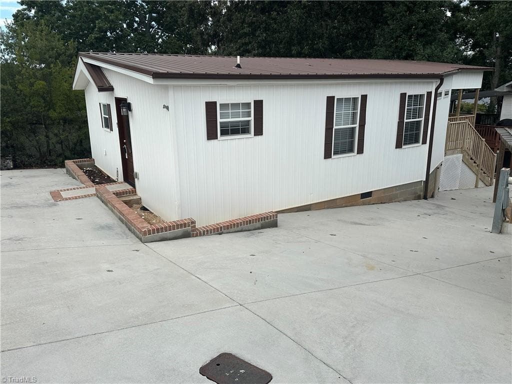 Manufactured Home at 106 Deerfield Drive, New London NC 28127, New London, photo 28 of 50