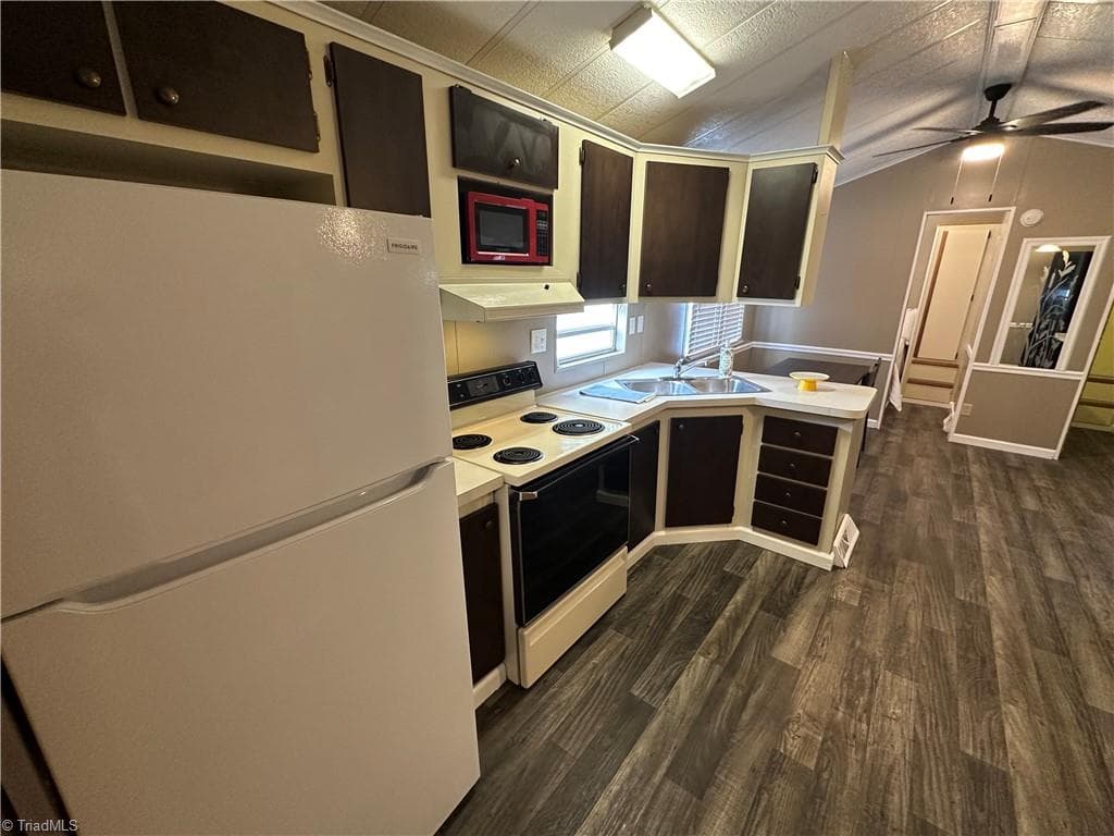 Manufactured Home at 106 Deerfield Drive, New London NC 28127, New London, photo 9 of 50