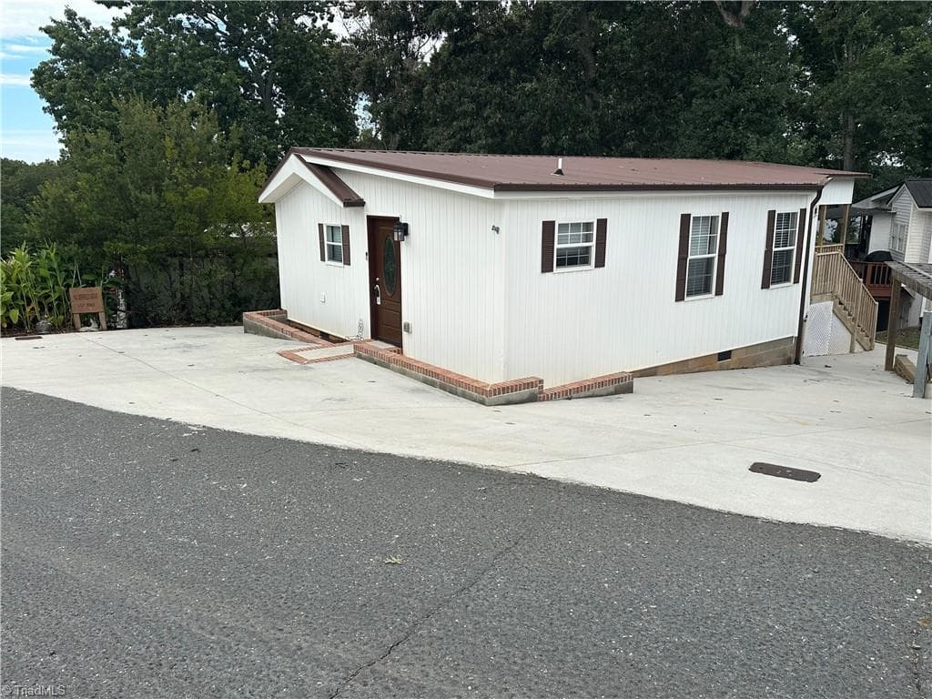 Manufactured Home at 106 Deerfield Drive, New London NC 28127, New London, photo 29 of 50