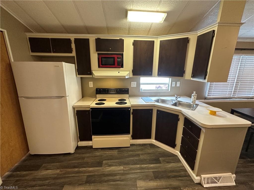Manufactured Home at 106 Deerfield Drive, New London NC 28127, New London, photo 8 of 50