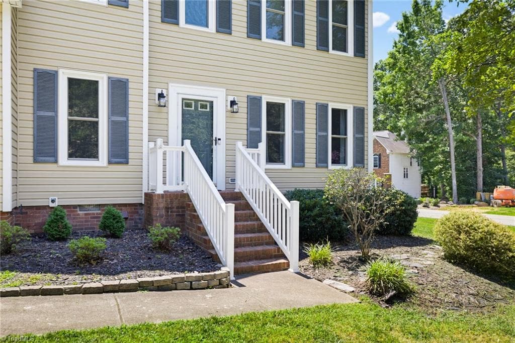 Stick/Site Built at 6101 Glenridge Court, Kernersville NC 27284, photo 4 of 33