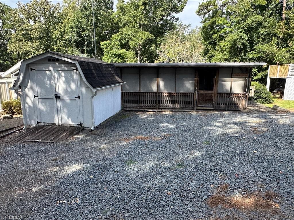 Manufactured Home at 114 Pine Street, New London NC 28127, photo 2 of 48
