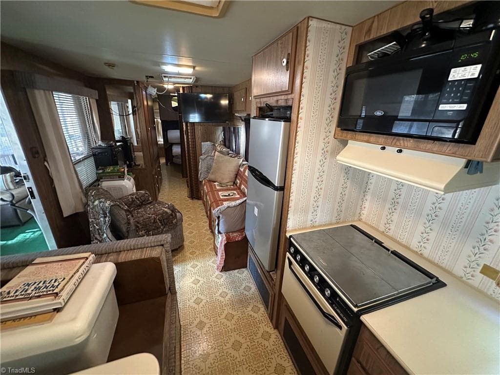 Manufactured Home at 114 Pine Street, New London NC 28127, New London, photo 9 of 48