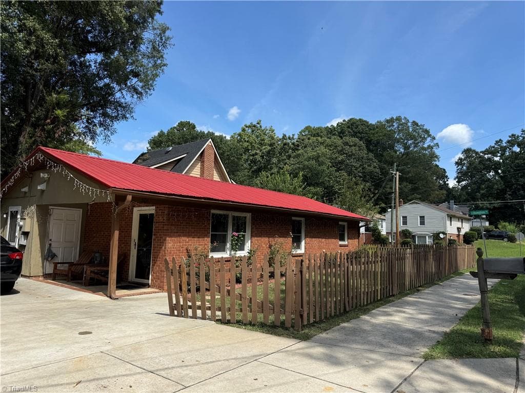 Stick/Site Built at 301 E State Avenue, High Point NC 27262, High Point, photo 3 of 34