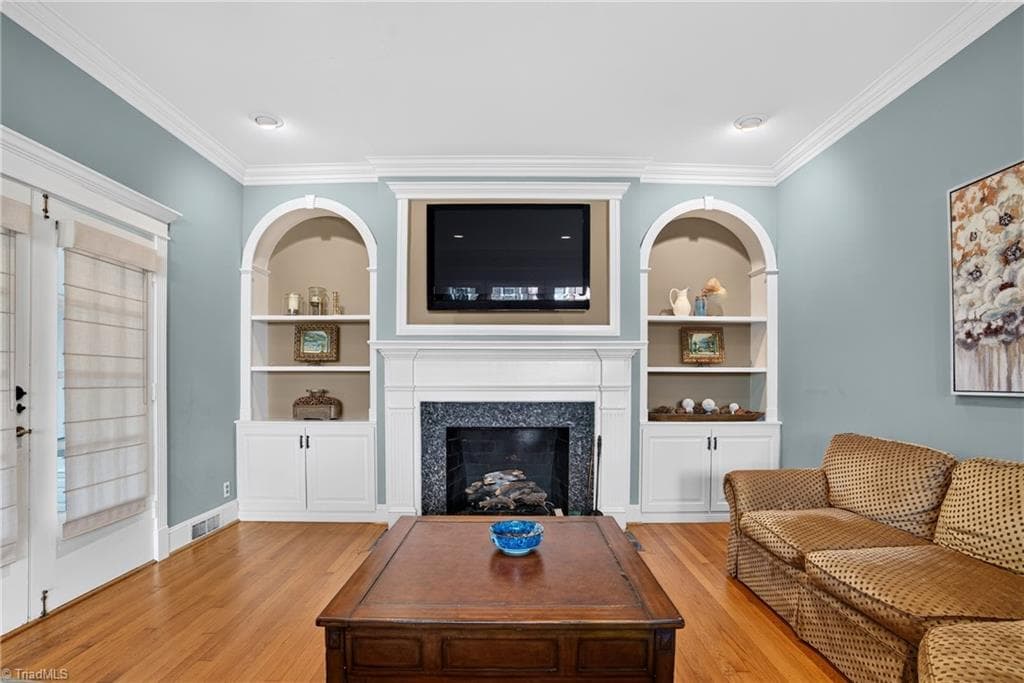 Stick/Site Built at 2219 W Friendly Avenue, Greensboro NC 27403, photo 8 of 50