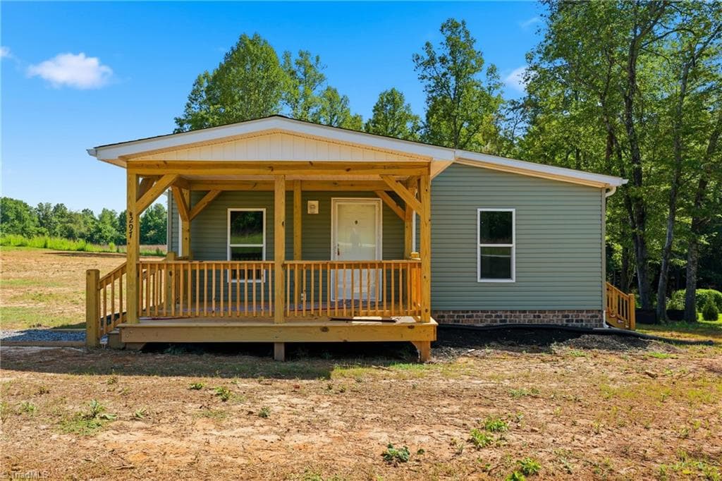 Manufactured Home at 297 Glenn Dancy Road, Hays NC 28635, photo 2 of 38