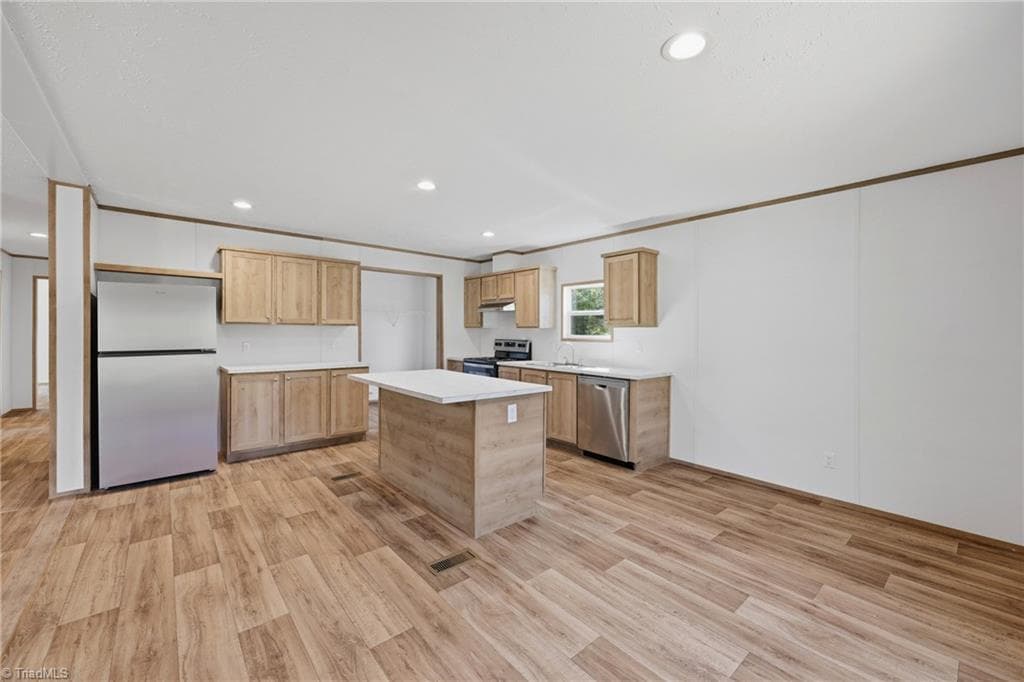 Manufactured Home at 297 Glenn Dancy Road, Hays NC 28635, photo 12 of 38