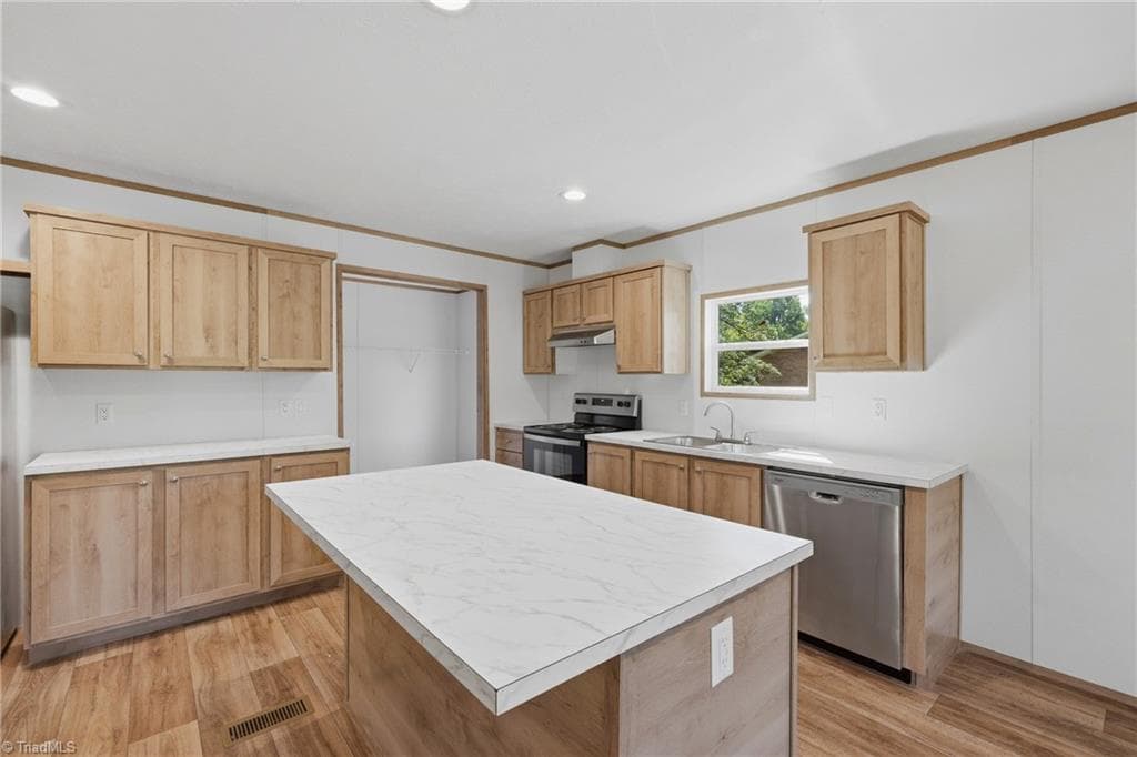 Manufactured Home at 297 Glenn Dancy Road, Hays NC 28635, photo 14 of 38