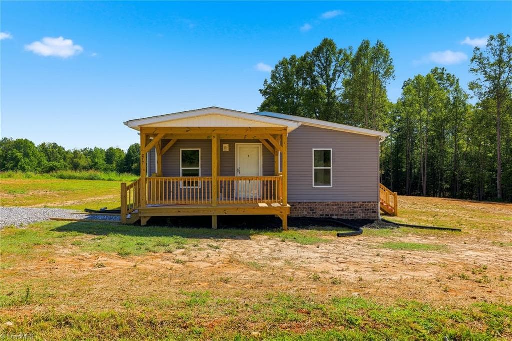Manufactured Home at 277 Glenn Dancy Road, Hays NC 28635, photo 2 of 37